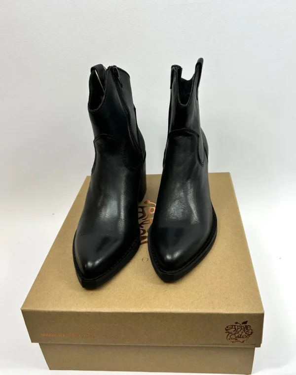 APPLE OF EDEN Black Cowboy Boots