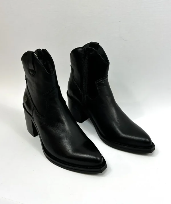 APPLE OF EDEN Black Cowboy Boots