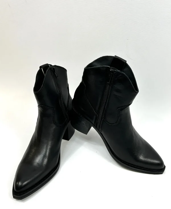 APPLE OF EDEN Black Cowboy Boots