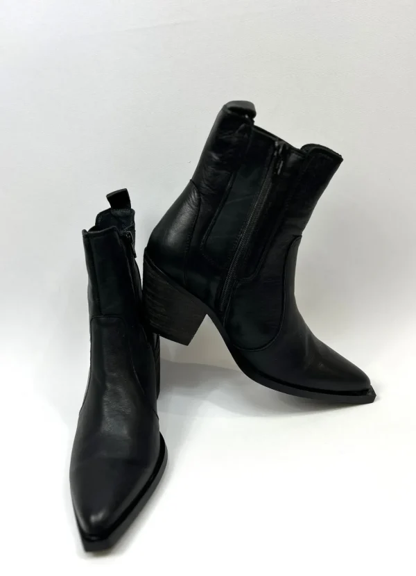 APPLE OF EDEN Classic Black Cowboy Boots