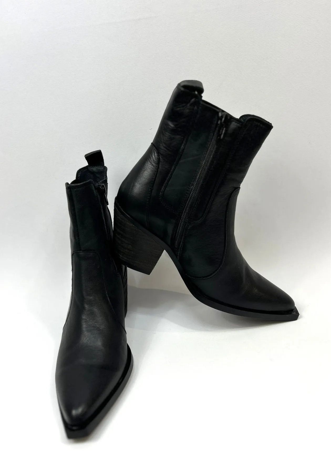 apple_of_eden_classic_bla_3.webp APPLE OF EDEN Classic Black Cowboy Boots