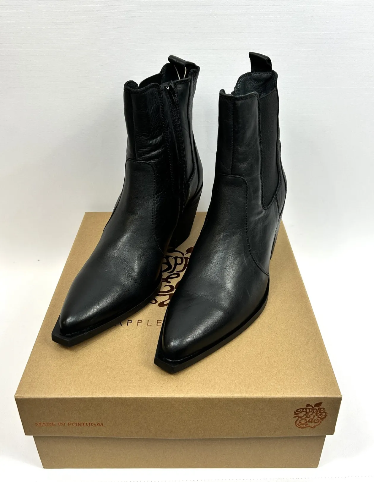 apple_of_eden_classic_bla_4.webp APPLE OF EDEN Classic Black Cowboy Boots
