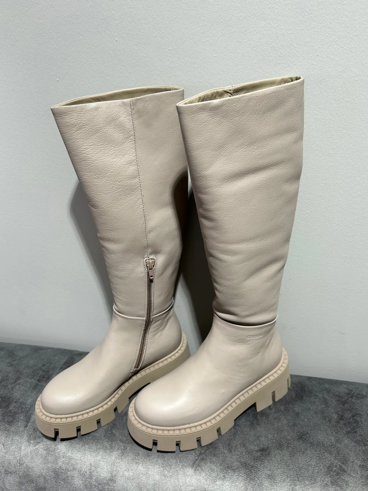 copenhagen_cream_knee_hig_1.webp COPENHAGEN Cream Knee High Boots