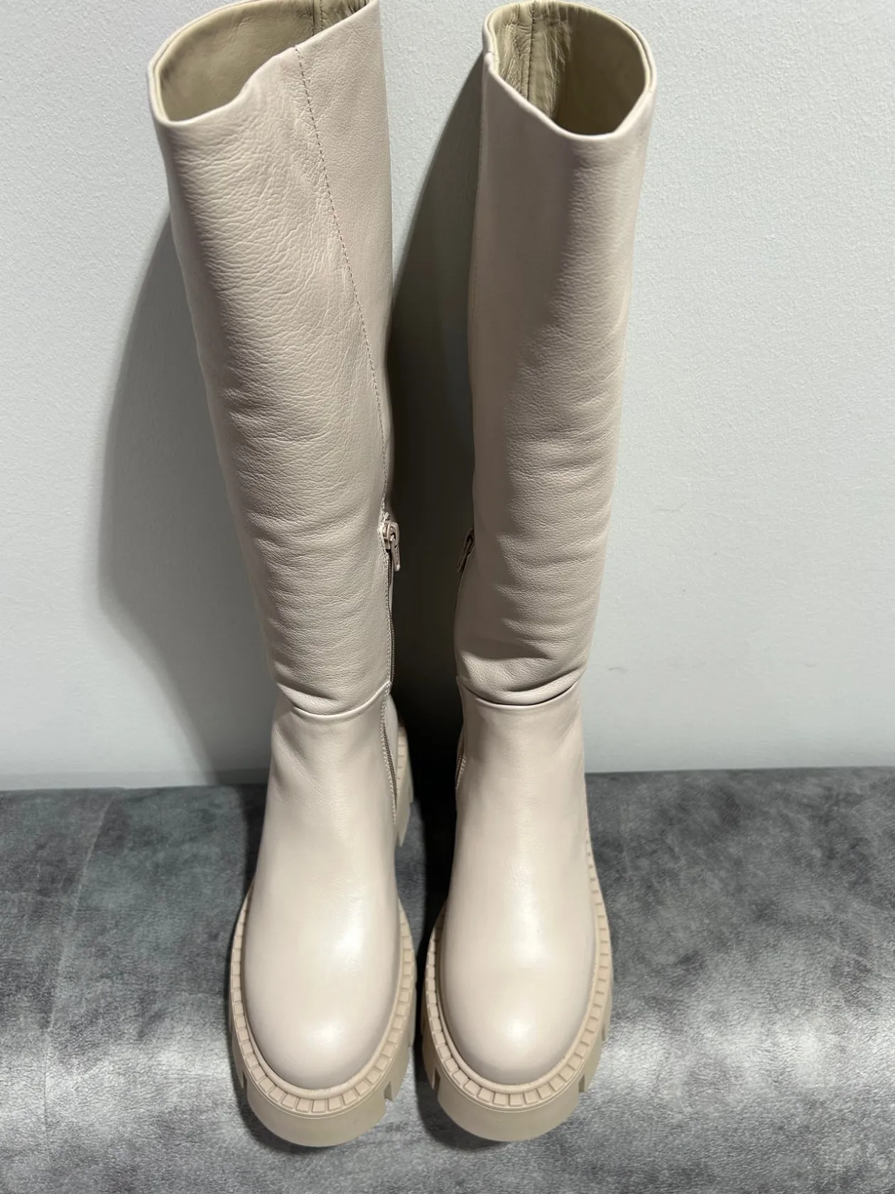 copenhagen_cream_knee_hig_2.webp COPENHAGEN Cream Knee High Boots