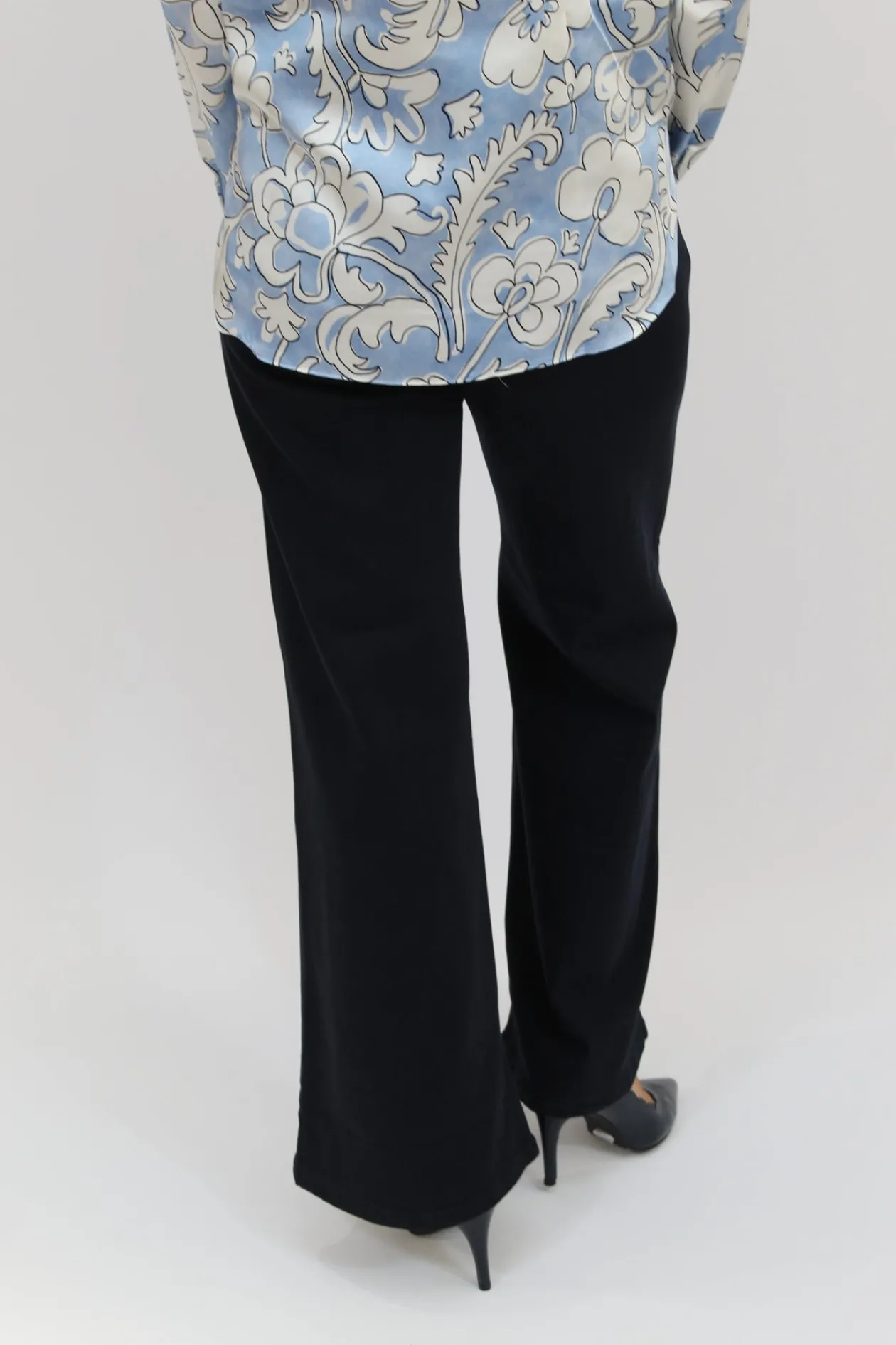emme_navy_patch_pocket_tr_2.webp EMME Navy Patch Pocket Trousers