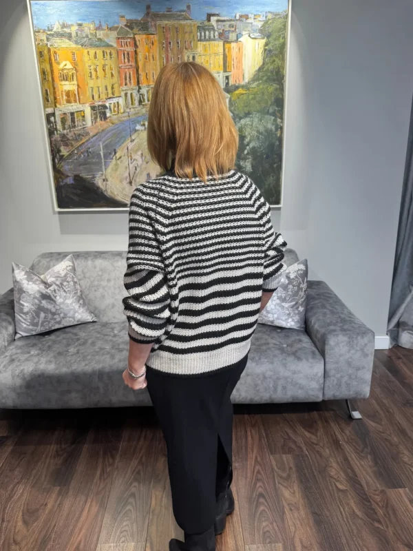 H Black skirt