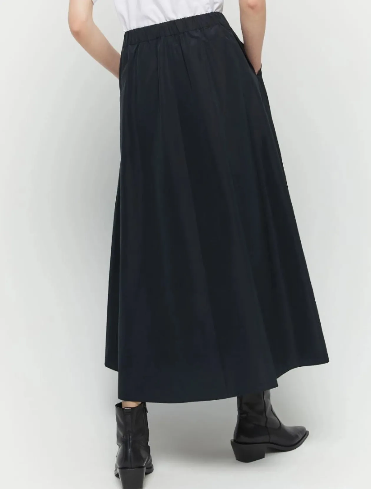 iblues_black_skirt_2.webp IBLUES Black Skirt