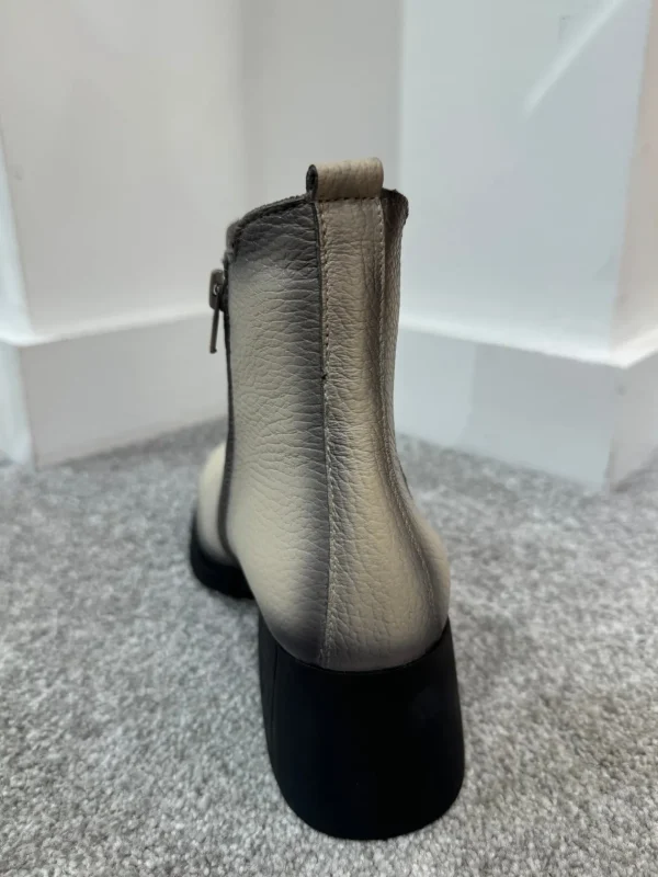 JOSE SAENZ Beige Ankle Boots