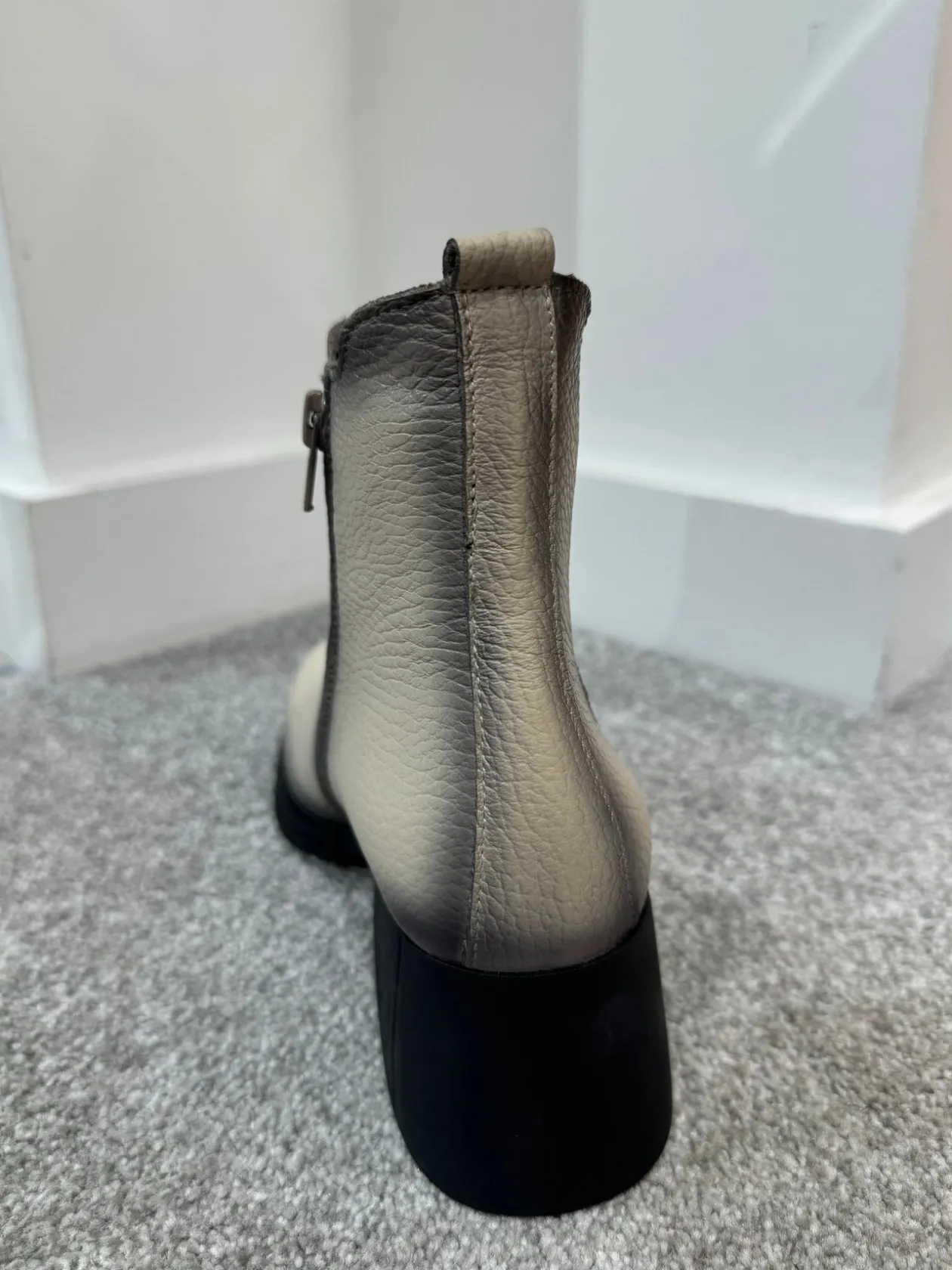 jose_saenz_beige_ankle_bo_3.webp JOSE SAENZ Beige Ankle Boots