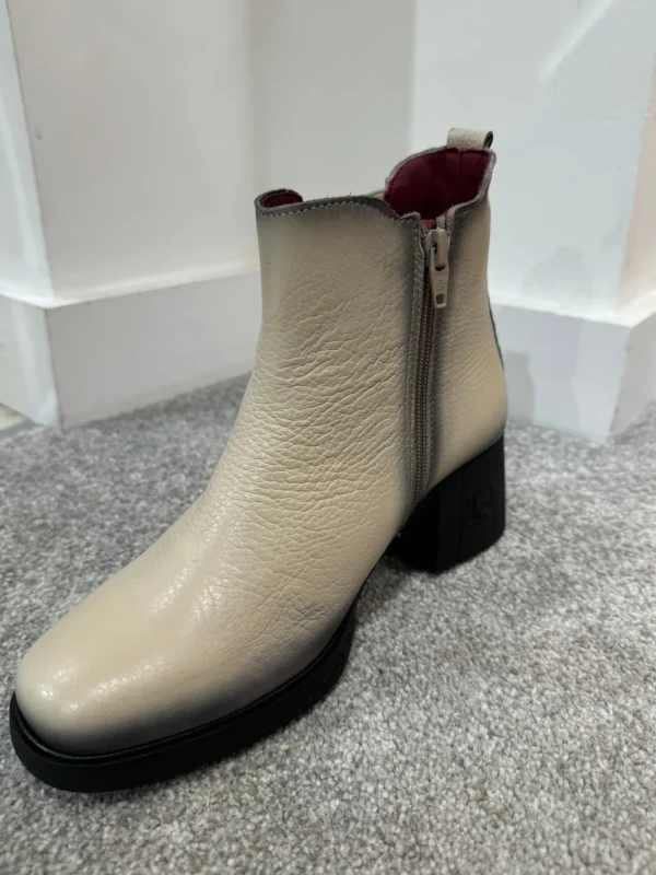 JOSE SAENZ Beige Ankle Boots