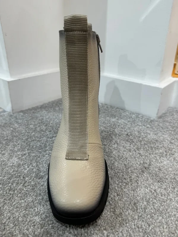 JOSE SAENZ Beige Heel Boots
