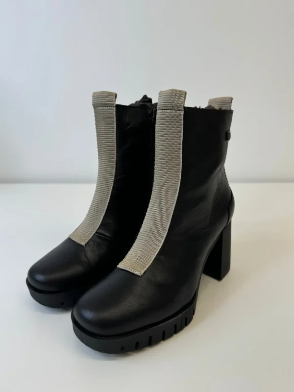 JOSE SAENZ Black & Beige Boot