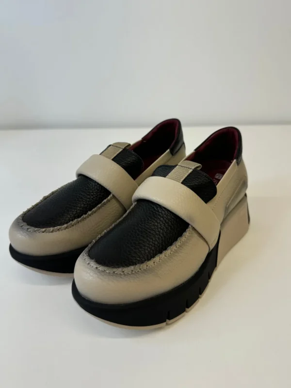 JOSE SAENZ Black & Beige Loafers