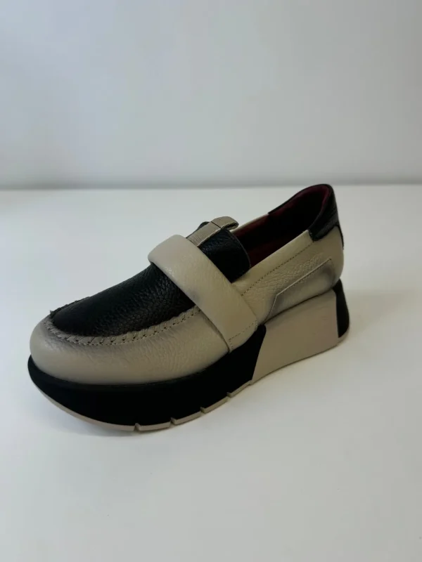 JOSE SAENZ Black & Beige Loafers