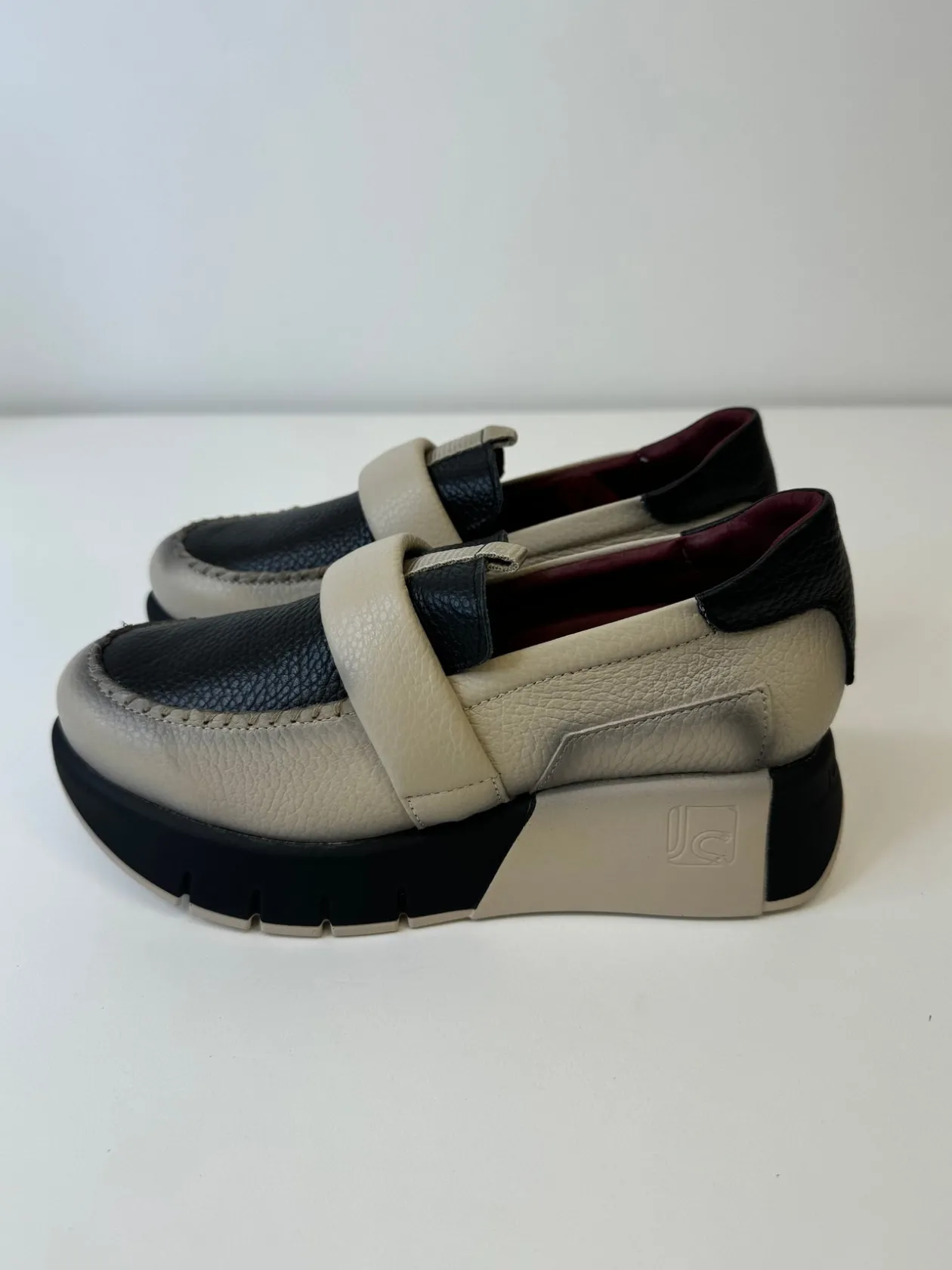 jose_saenz_black_amp_beig_2.webp JOSE SAENZ Black & Beige Loafers