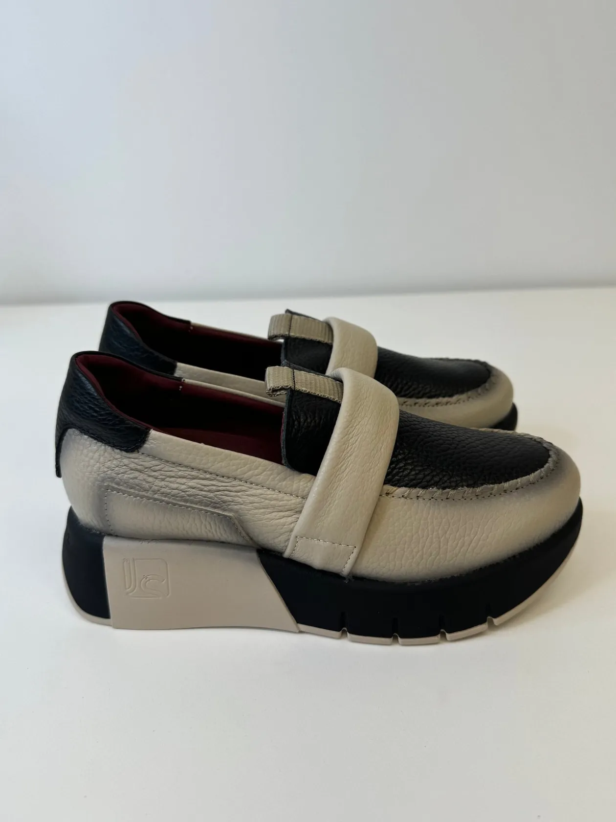 jose_saenz_black_amp_beig_4.webp JOSE SAENZ Black & Beige Loafers