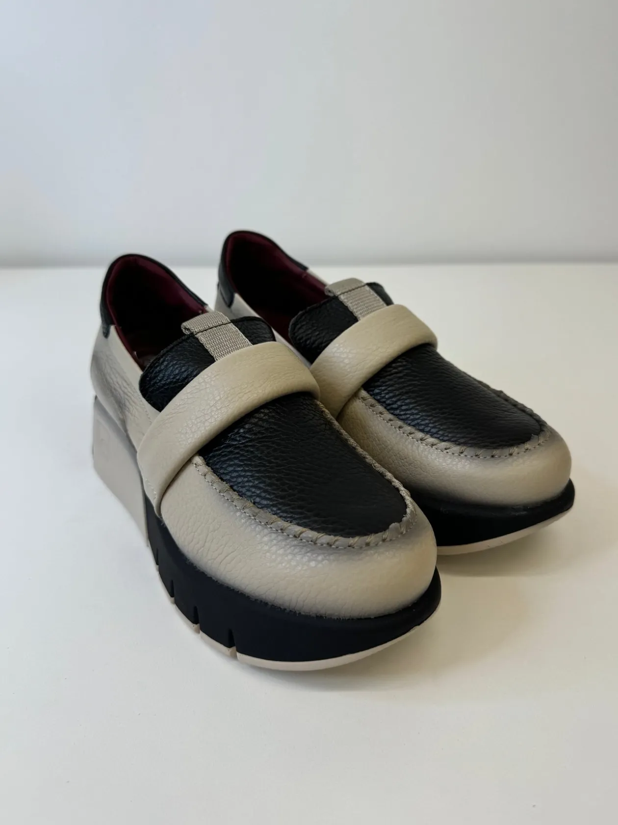 jose_saenz_black_amp_beig_5.webp JOSE SAENZ Black & Beige Loafers