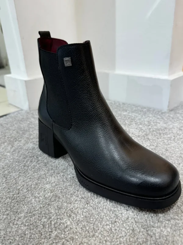 JOSE SAENZ Black Ankle Boots