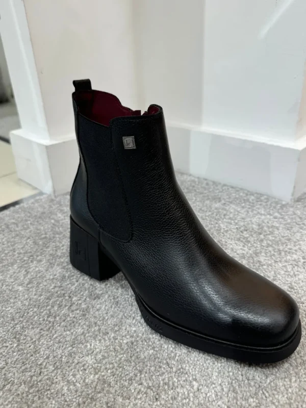 JOSE SAENZ Black Ankle Boots