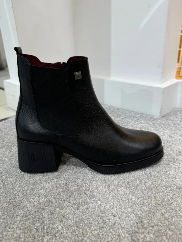 JOSE SAENZ Black Ankle Boots