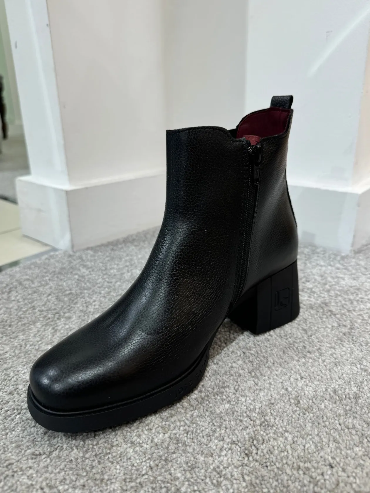 jose_saenz_black_ankle_bo_5.webp JOSE SAENZ Black Ankle Boots