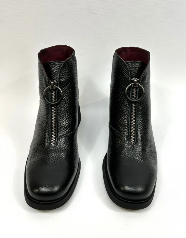 JOSE SAENZ Black boot With Front Zip