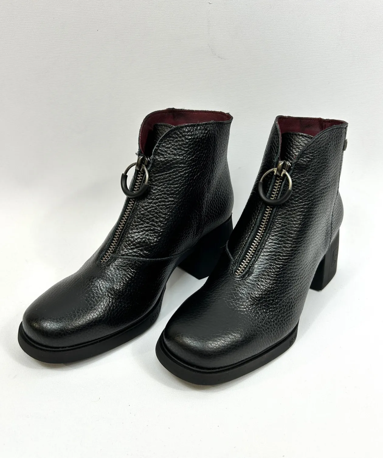 jose_saenz_black_boot_wit_1.webp JOSE SAENZ Black boot With Front Zip