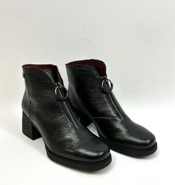 JOSE SAENZ Black boot With Front Zip