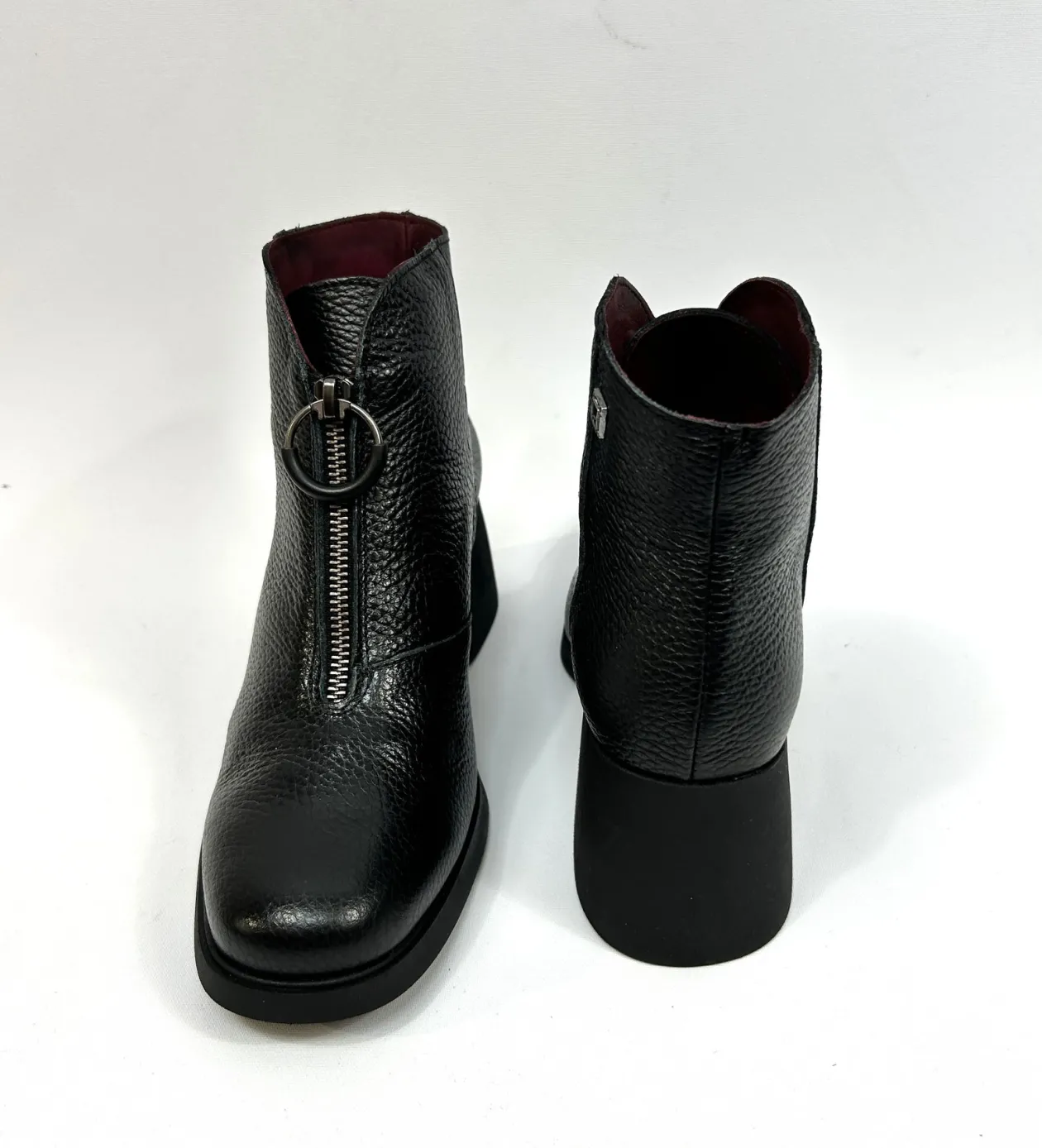 jose_saenz_black_boot_wit_3.webp JOSE SAENZ Black boot With Front Zip
