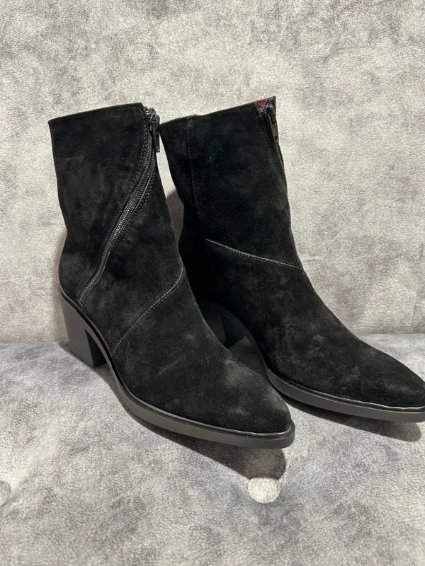 JOSE SAENZ Black suede boots