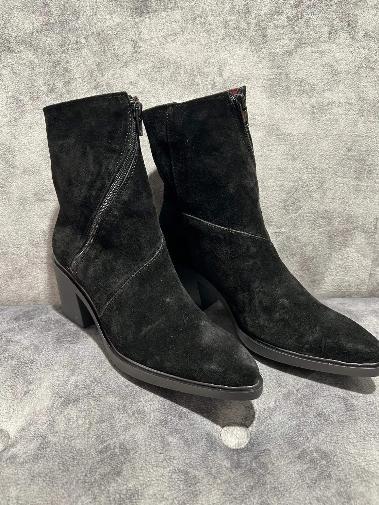 jose_saenz_black_suede_bo_0.webp JOSE SAENZ Black suede boots