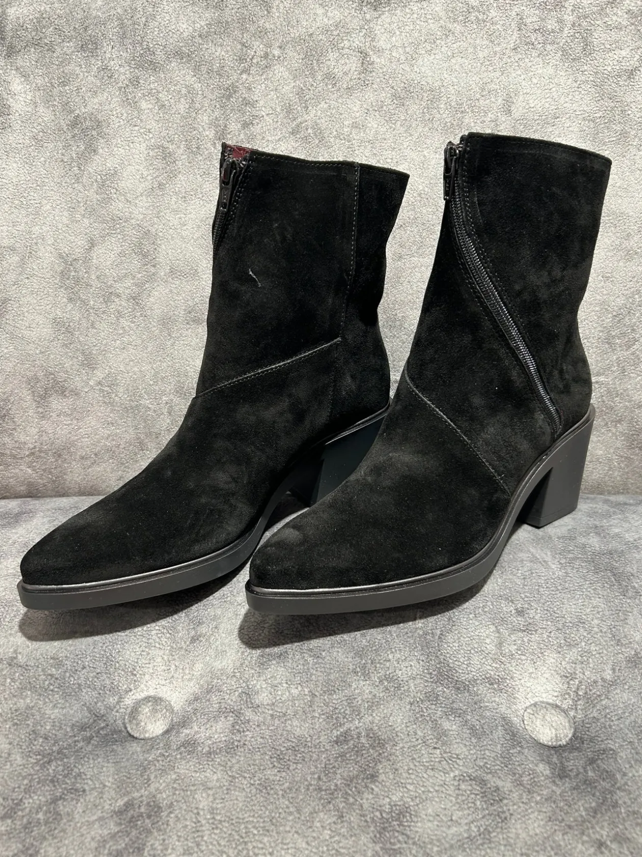 jose_saenz_black_suede_bo_2.webp JOSE SAENZ Black suede boots