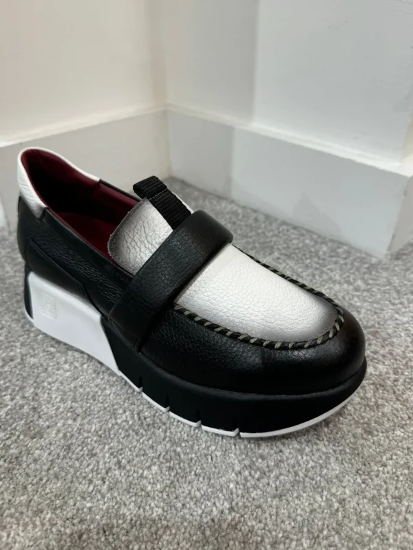 JOSE SAENZ Ice White & Black Loafers