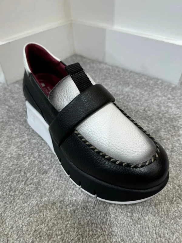 JOSE SAENZ Ice White & Black Loafers