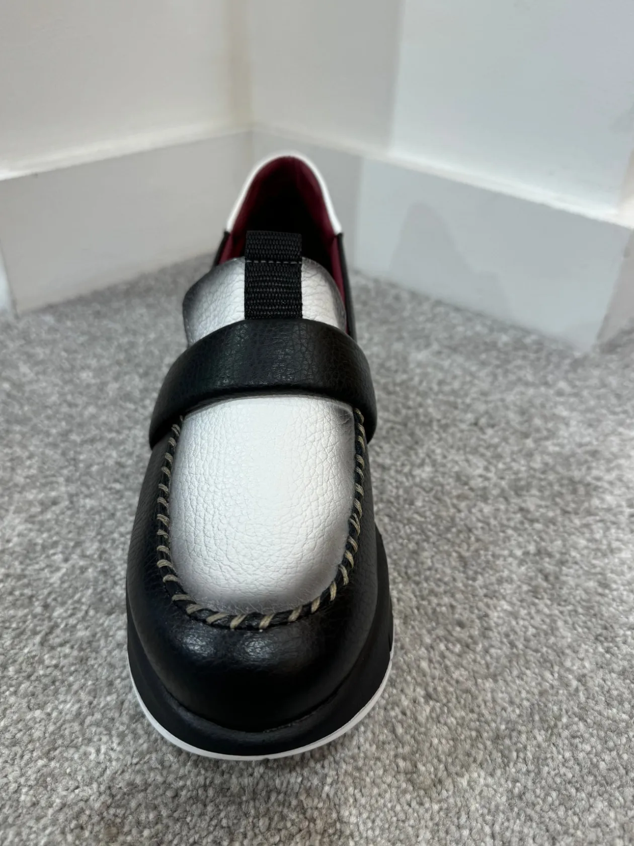 jose_saenz_ice_white_amp__2.webp JOSE SAENZ Ice White & Black Loafers