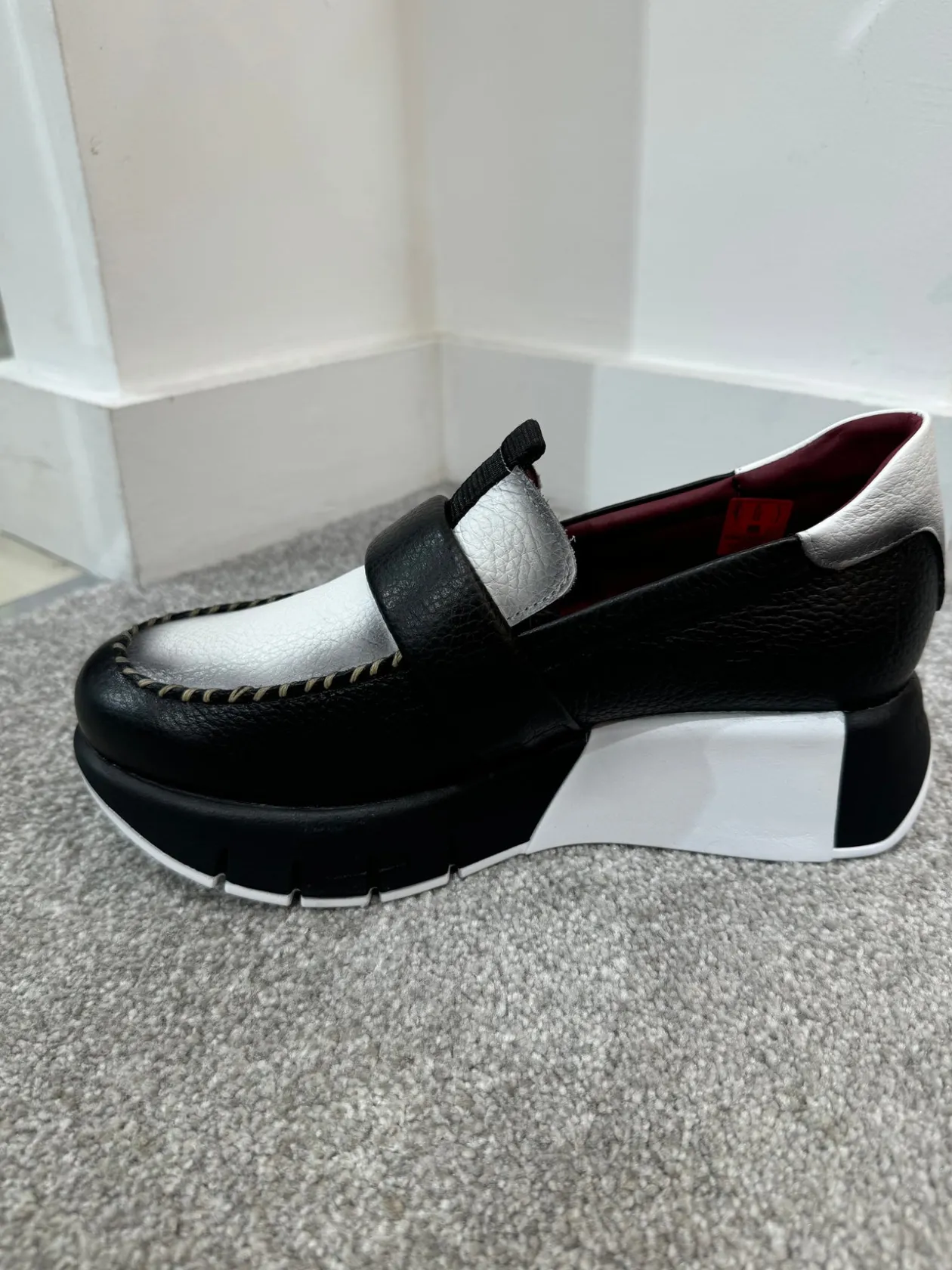 jose_saenz_ice_white_amp__3.webp JOSE SAENZ Ice White & Black Loafers