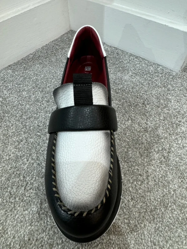 JOSE SAENZ Ice White & Black Loafers