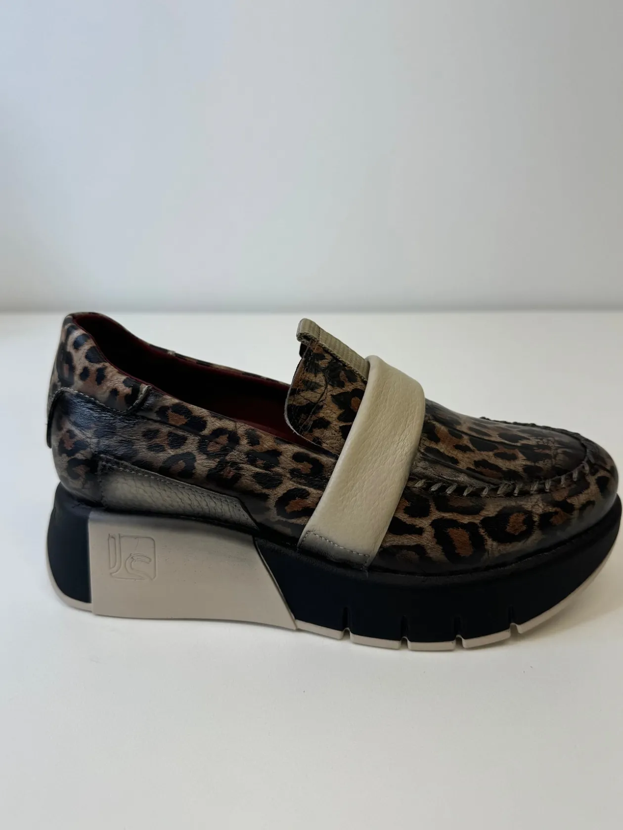 jose_saenz_leopard_print__3-1.webp JOSE SAENZ Leopard Print Loafers