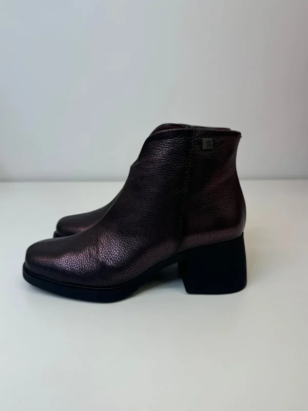 JOSE SAENZ Metallic Purple Boots