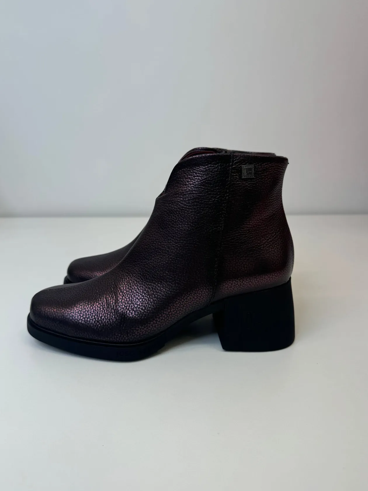 jose_saenz_metallic_purpl_2.webp JOSE SAENZ Metallic Purple Boots