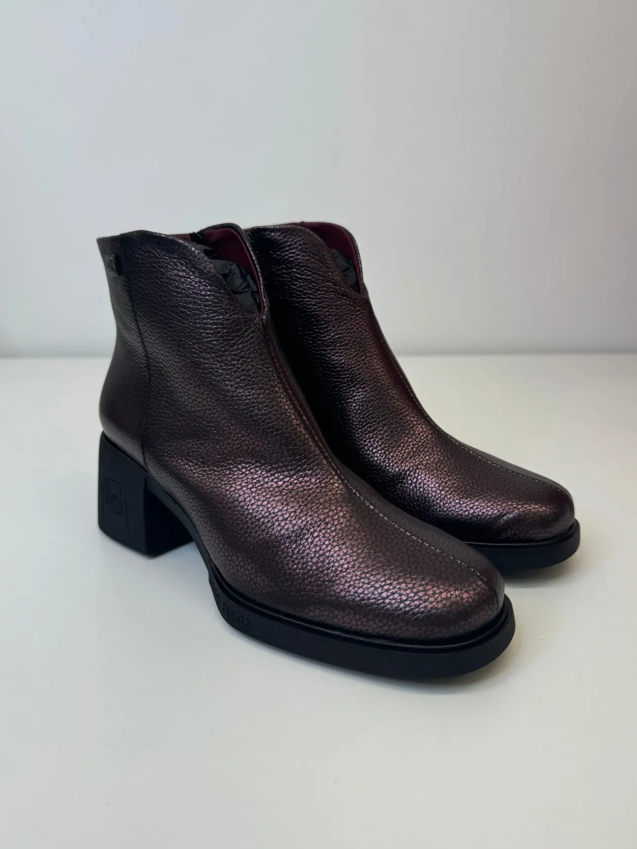 jose_saenz_metallic_purpl_3.webp JOSE SAENZ Metallic Purple Boots