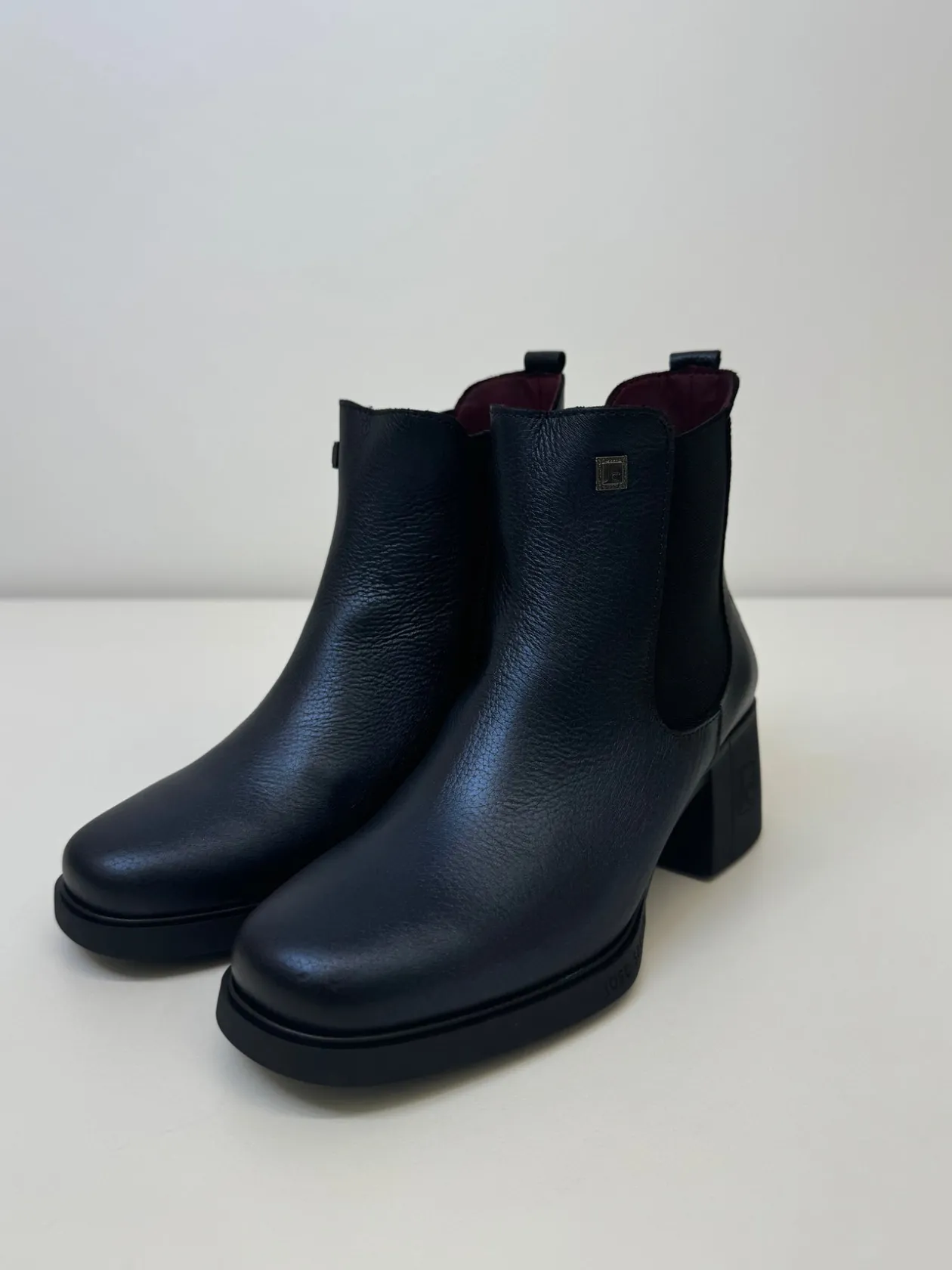 jose_saenz_navy_shiny_boo_0.webp JOSE SAENZ Navy Shiny Boots