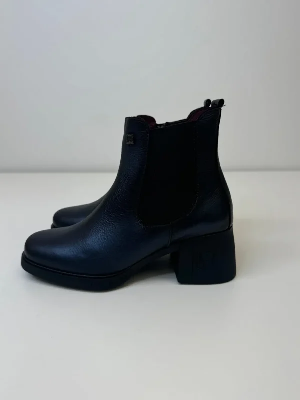 JOSE SAENZ Navy Shiny Boots