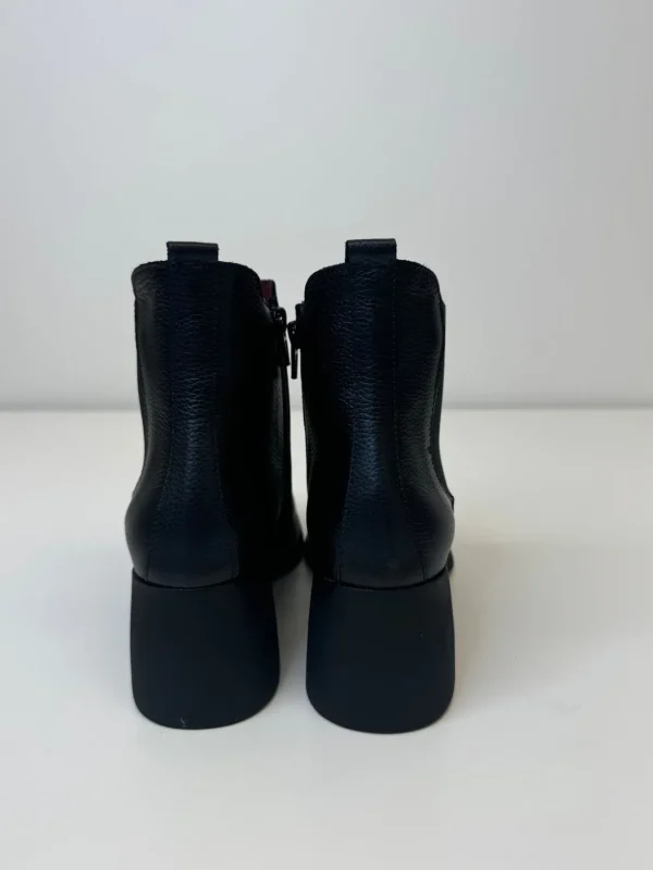 JOSE SAENZ Navy Shiny Boots