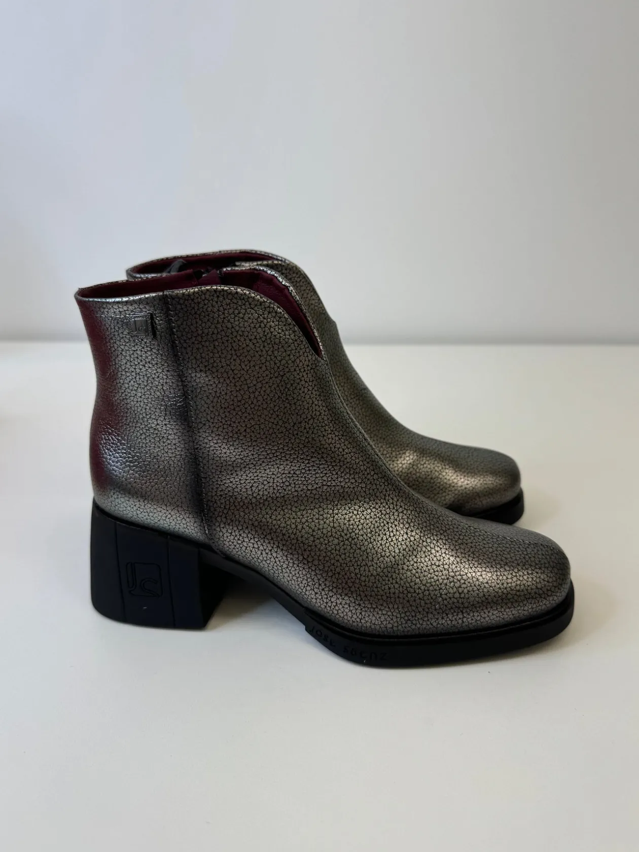 jose_saenz_silver_shiny_c_4.webp JOSE SAENZ Silver Shiny Croc Boots