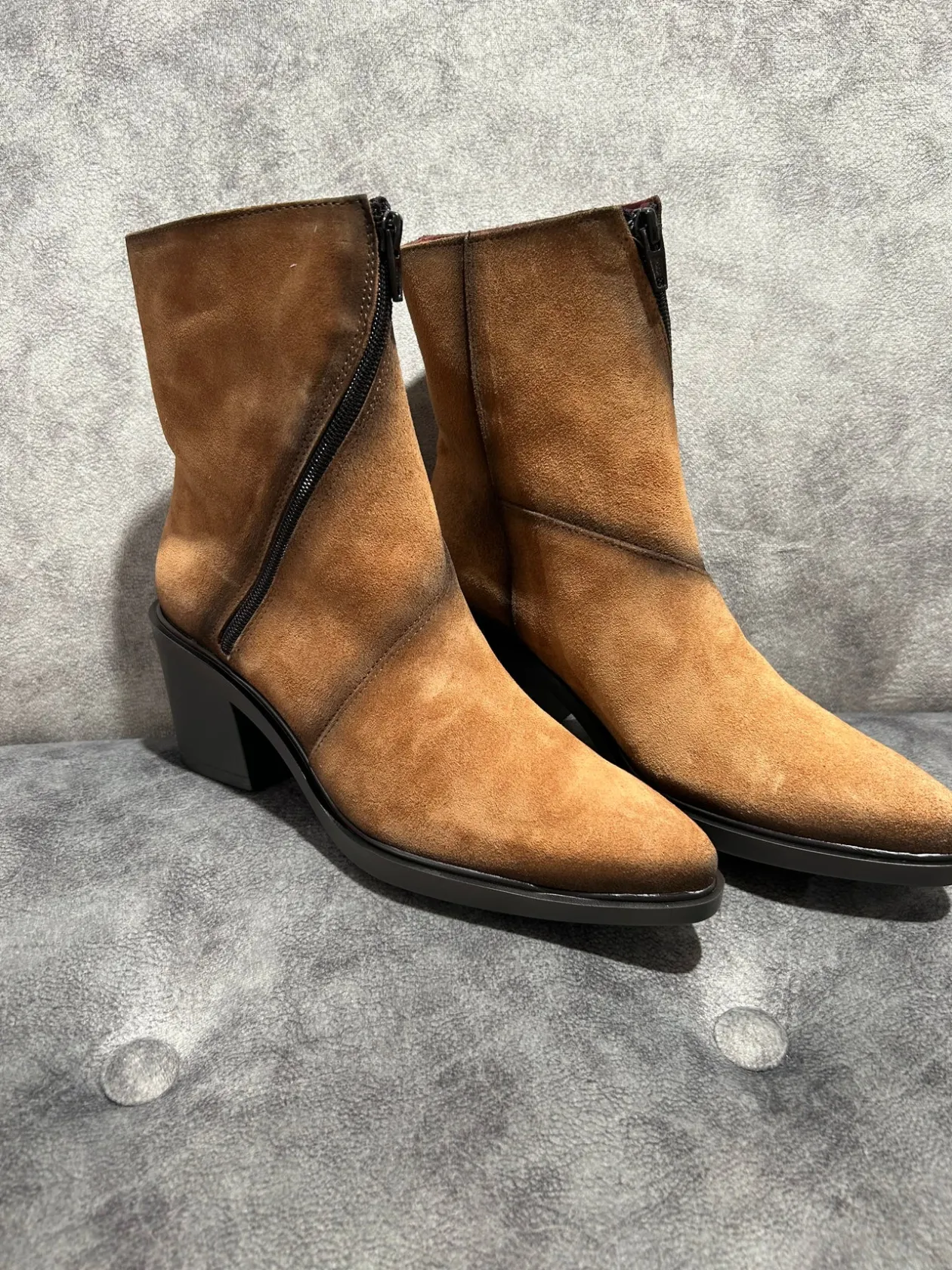 jose_saenz_tan_suede_boot_1-1.webp JOSE SAENZ Tan Suede Boots