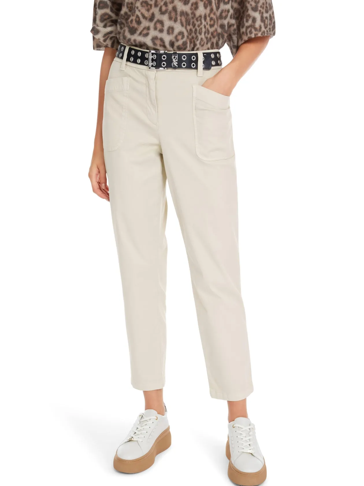 marc_cain_cream_fitted_tr_1.webp MARC CAIN Cream Fitted Trousers