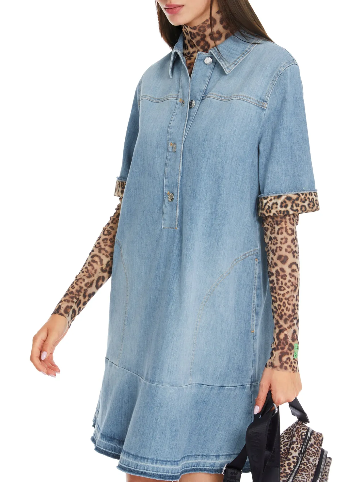 marc_cain_denim_dress_wit_2.webp MARC CAIN Denim Dress With leopard Print