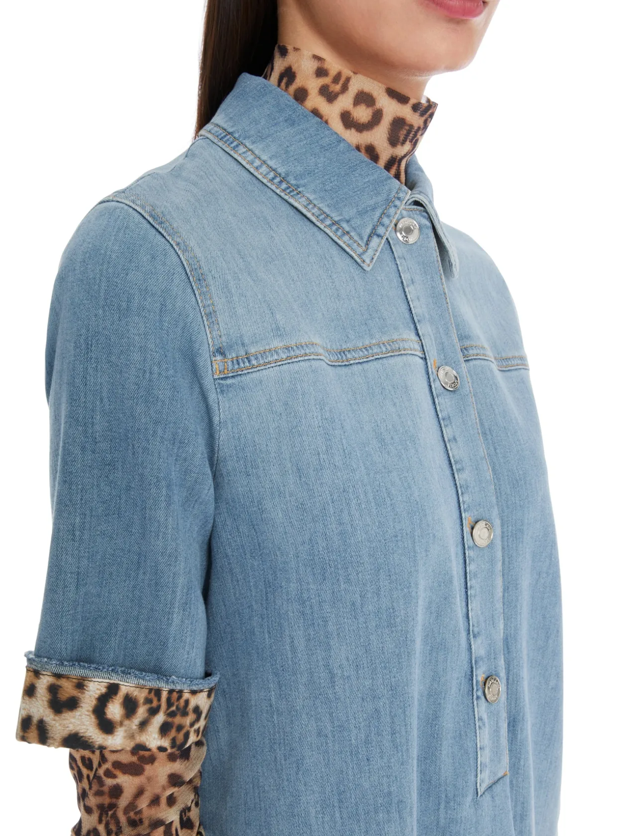 marc_cain_denim_dress_wit_3.webp MARC CAIN Denim Dress With leopard Print