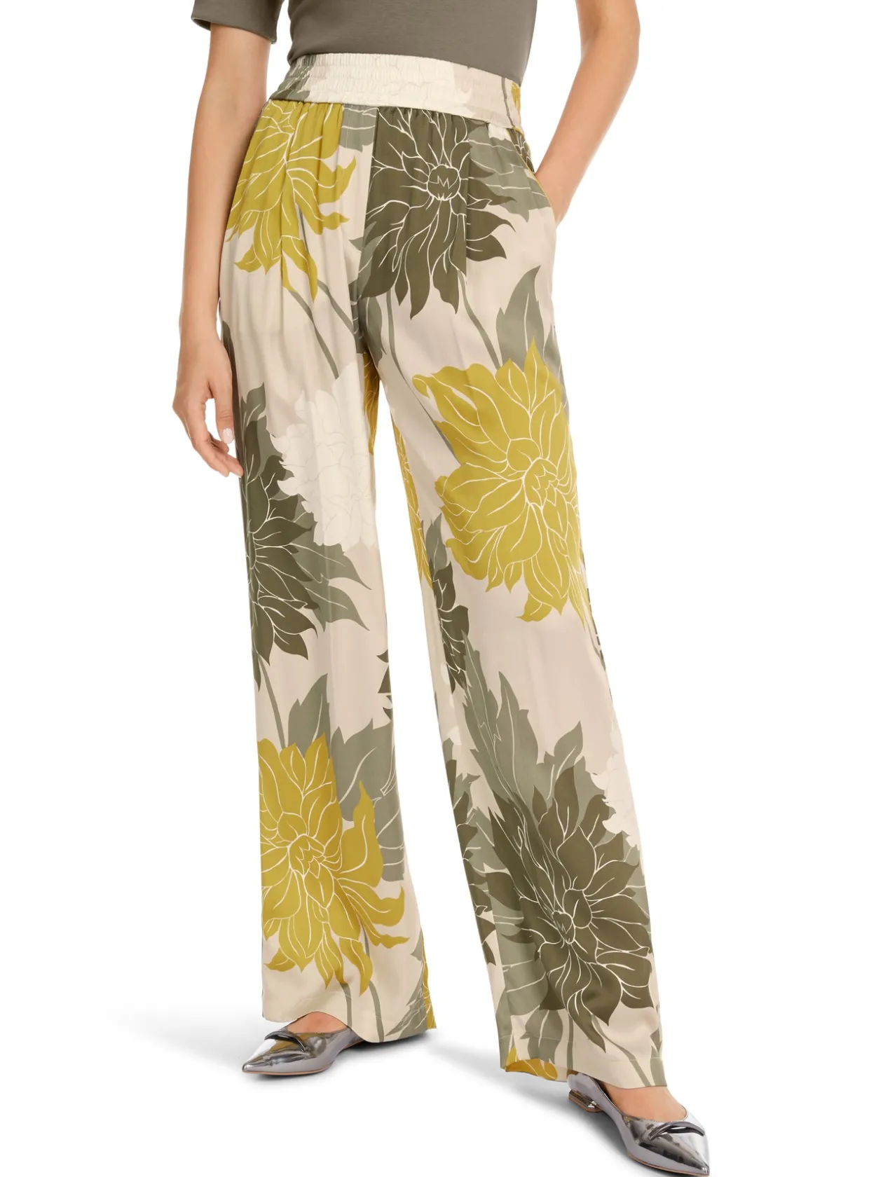 marc_cain_floral_fine_sil_2.webp MARC CAIN Floral Fine Silk Trousers